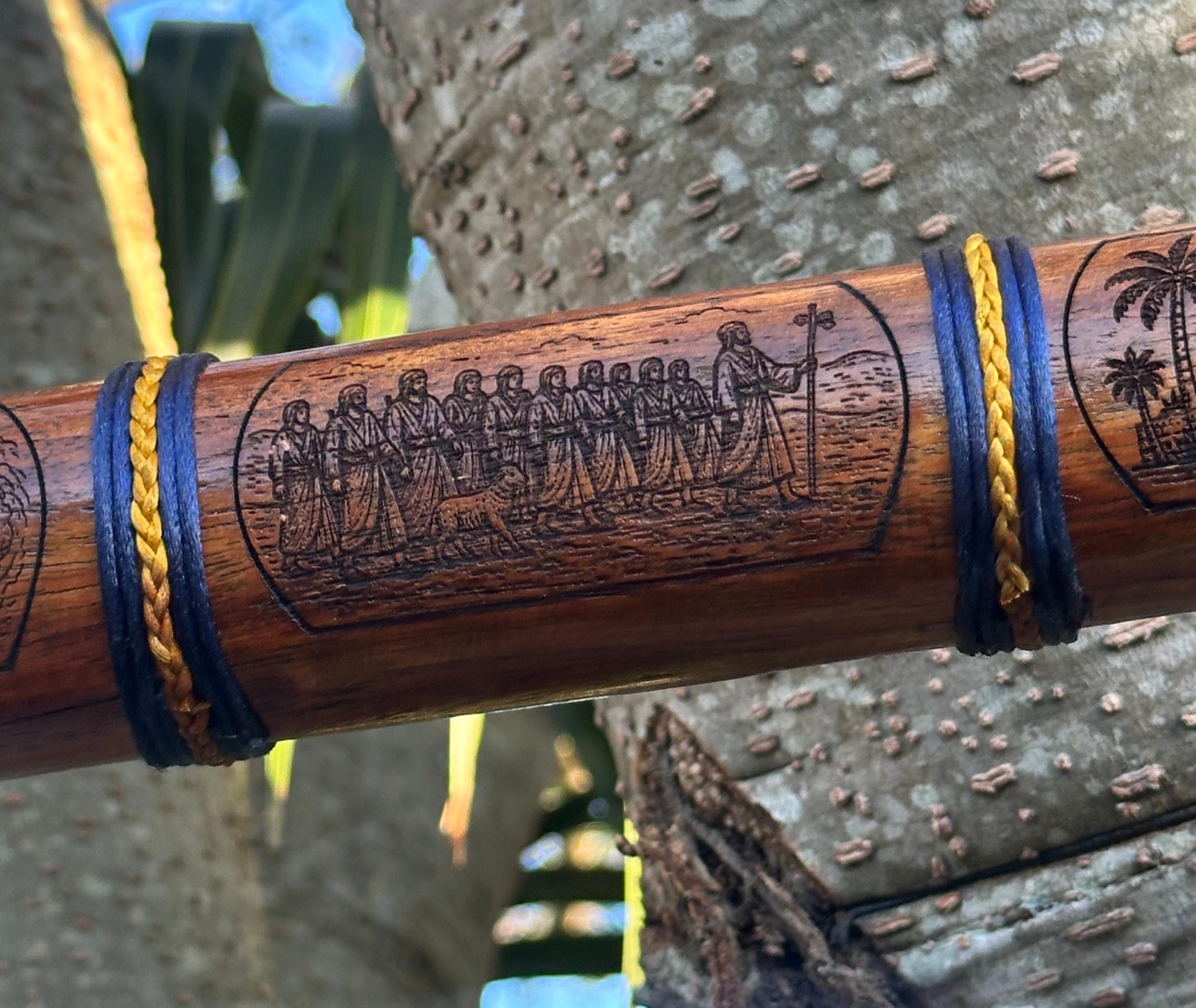 Detalhe do cabo entalhado — Crossing the Waters