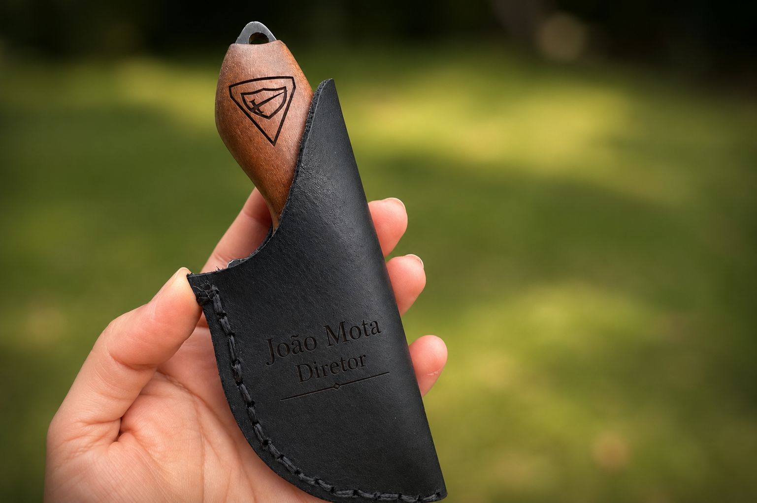 Mini faca personalizada com bainha de couro